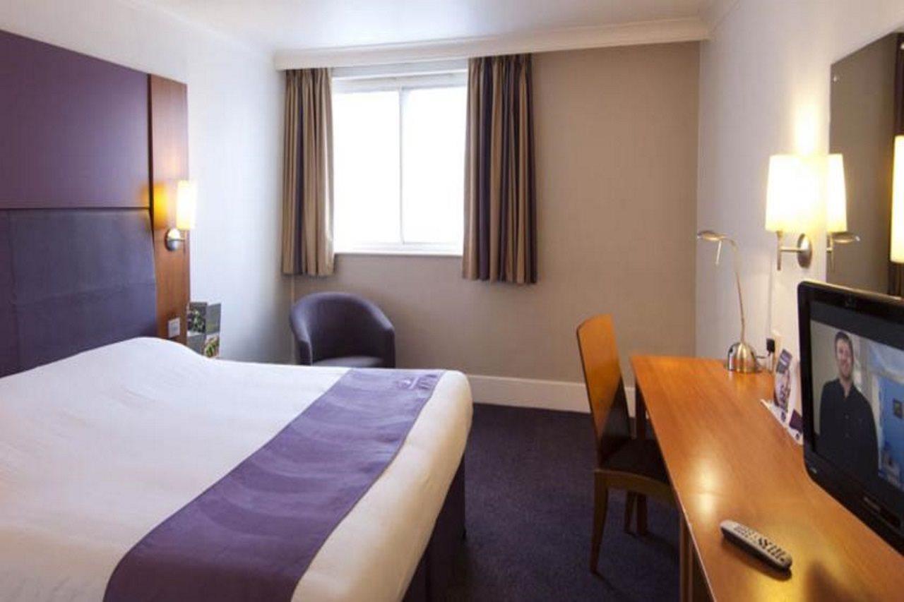 Premier Inn Manchester Airport Ringway Exterior foto