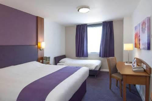 Premier Inn Manchester Airport Ringway Exterior foto